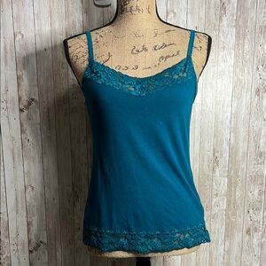 3/$15 ☮️ Elle Teal Lace Trim Must Have Cami Top